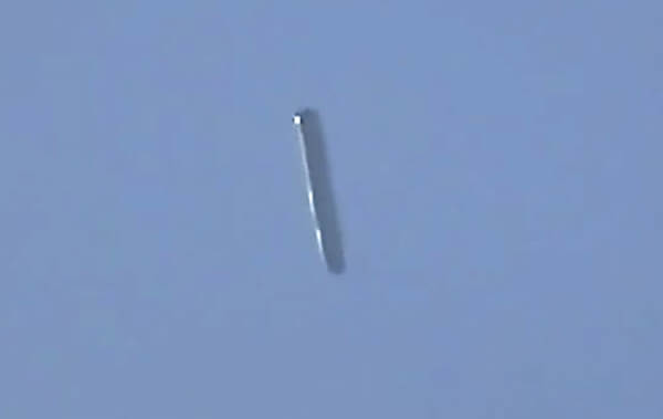 葉巻型UFOの画像
