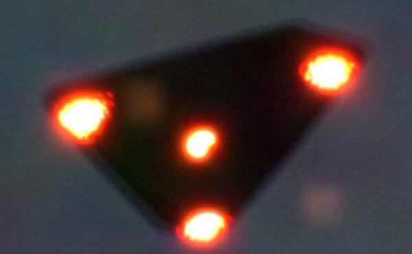 トライアングル型UFOの画像