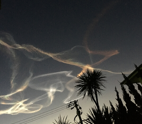 ロケット雲の写真