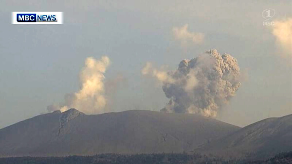 新燃岳の噴火の写真