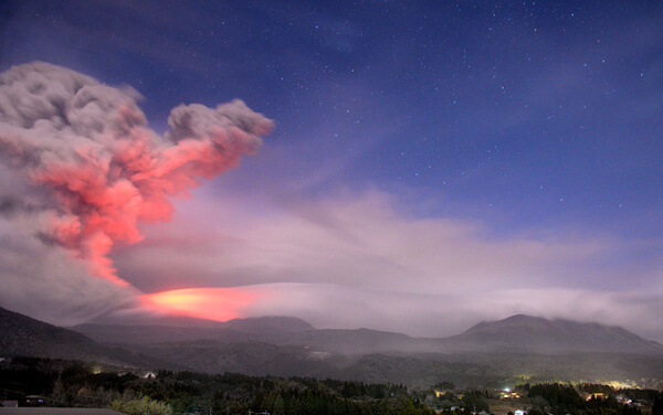 新燃岳の噴火の写真