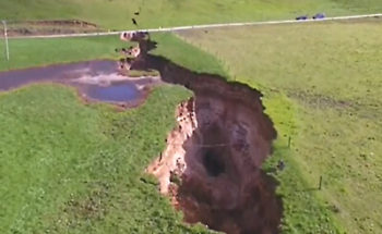 ニュージーランドの地割れの写真