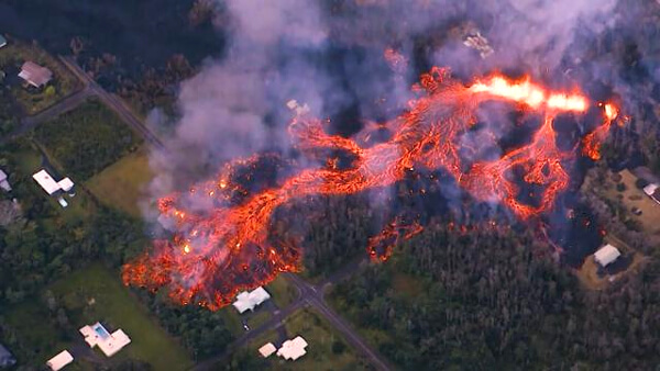 キラウエア火山の噴火の写真