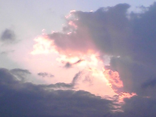 ファルコンみたいな雲の写真