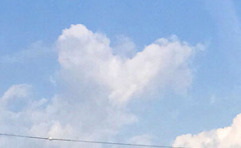 ハートのような雲の写真