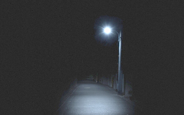 夜道のイメージ写真