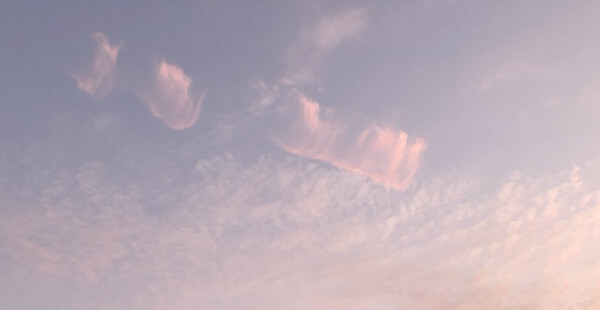 面白い形の雲の写真「コイル」