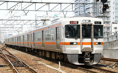 東海道線の列車の写真