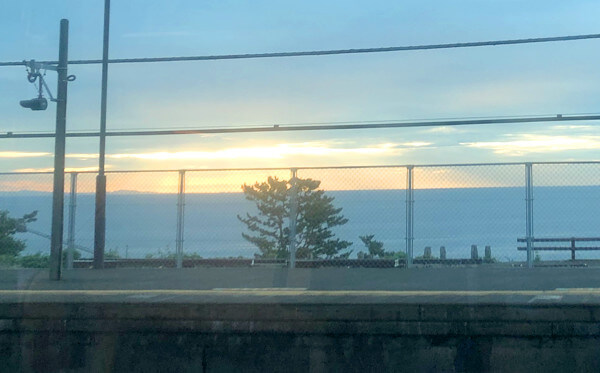 根府川駅から見た海の写真
