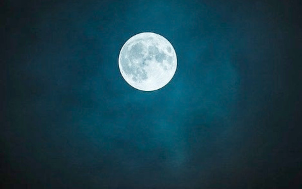 獅子座満月の写真