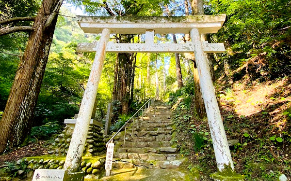 瀧山神社の写真