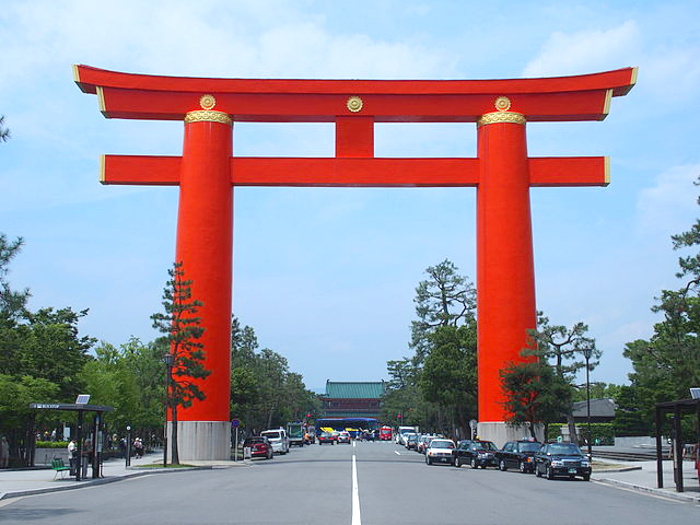 平安神宮の巨大鳥居