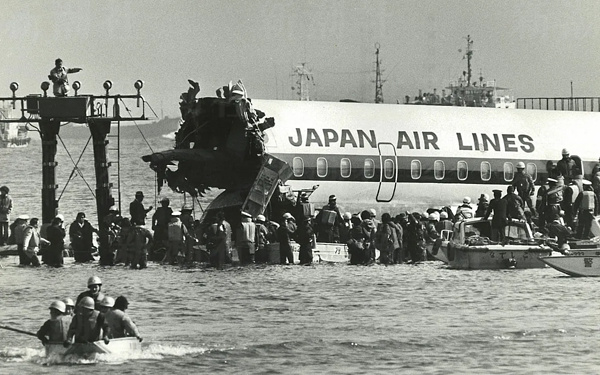 日本航空350便墜落事故の写真